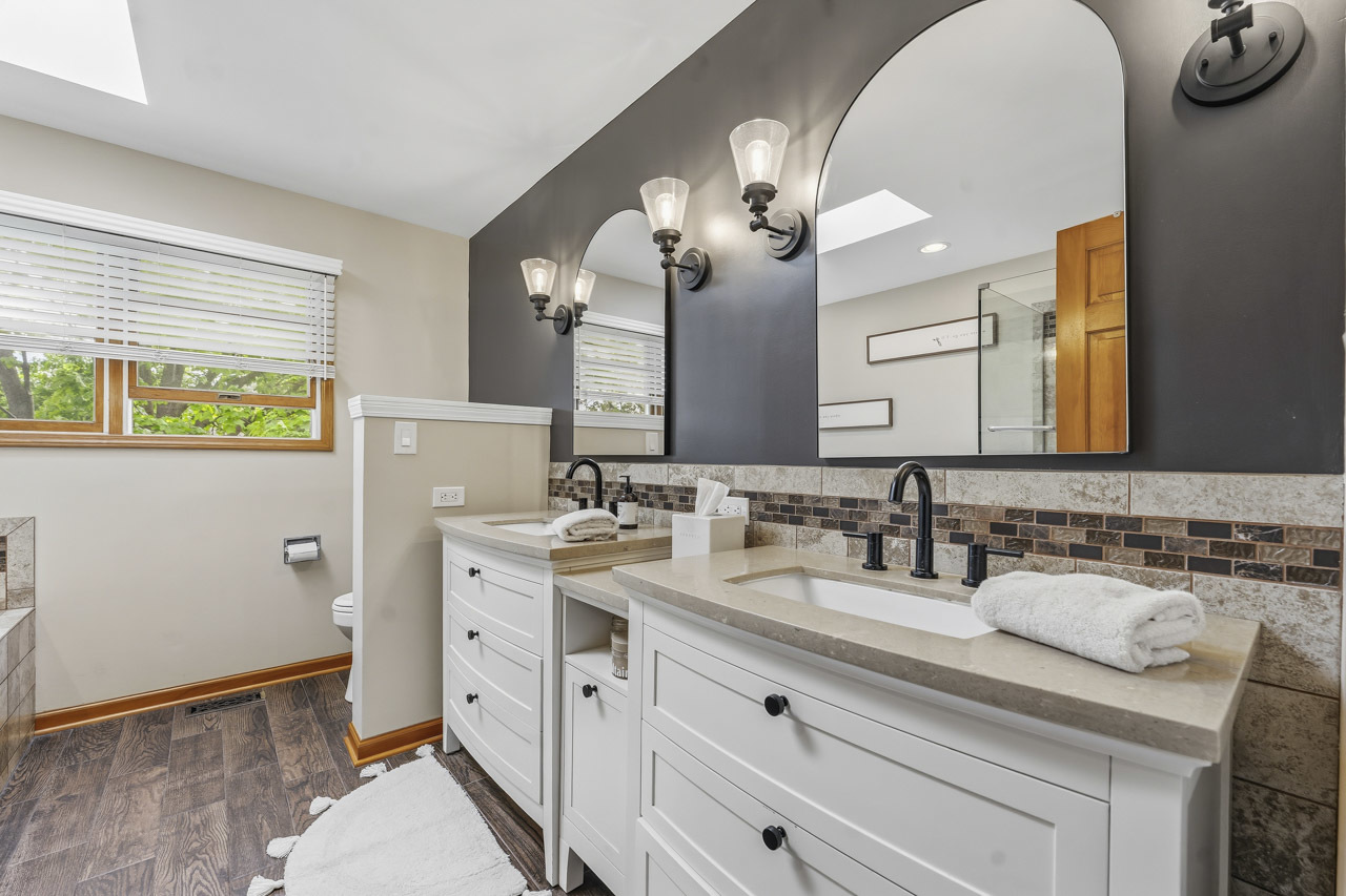 1028 Brewer Court, West Dundee, IL 60118