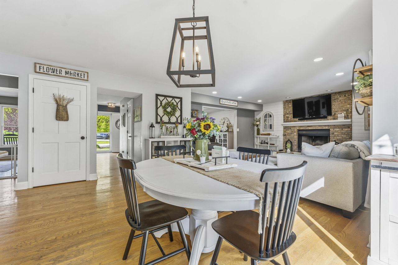 1028 Brewer Court, West Dundee, IL 60118