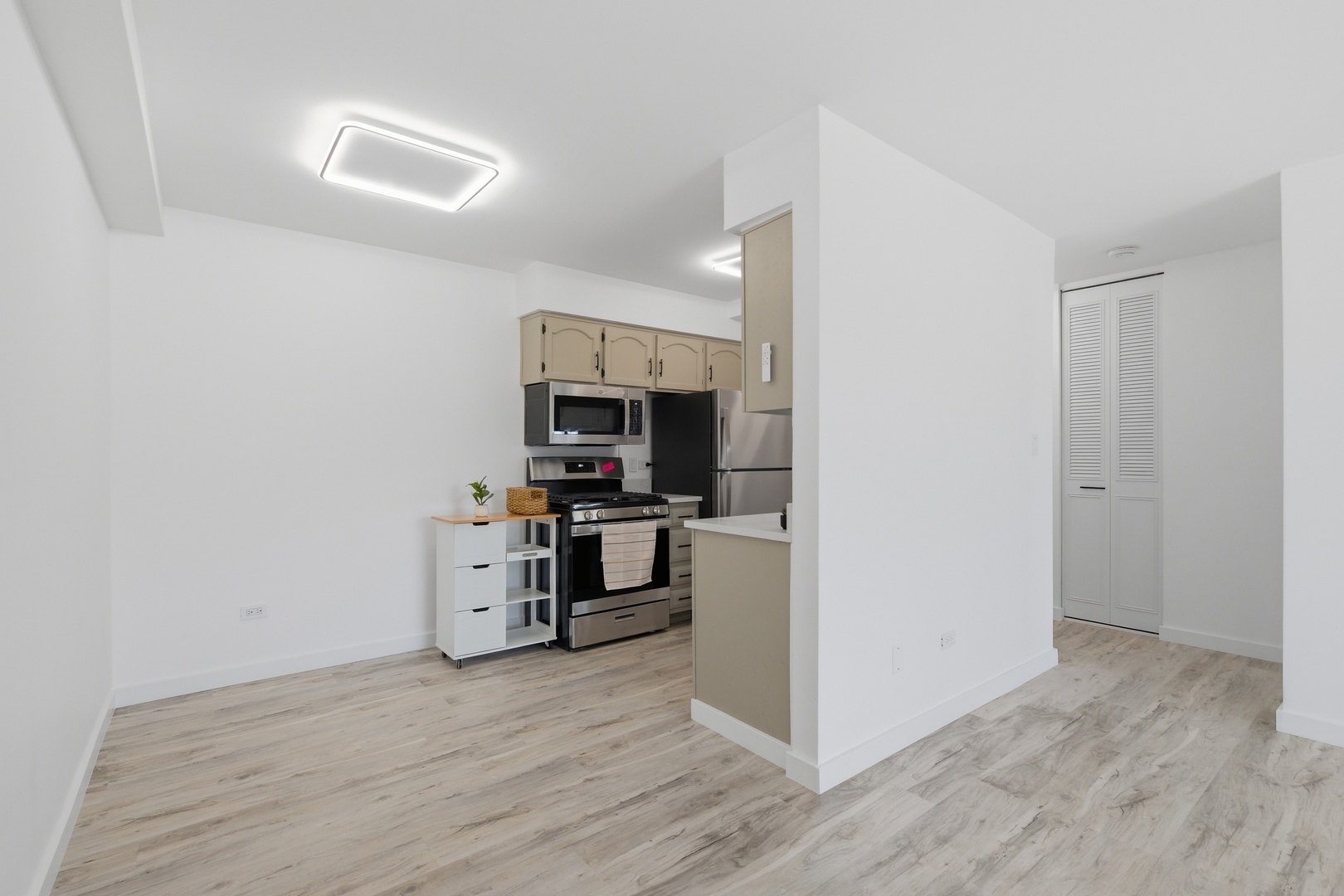 1500 Robin Circle #112, Hoffman Estates, IL 60169