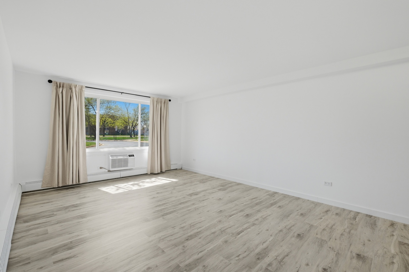 1500 Robin Circle #112, Hoffman Estates, IL 60169