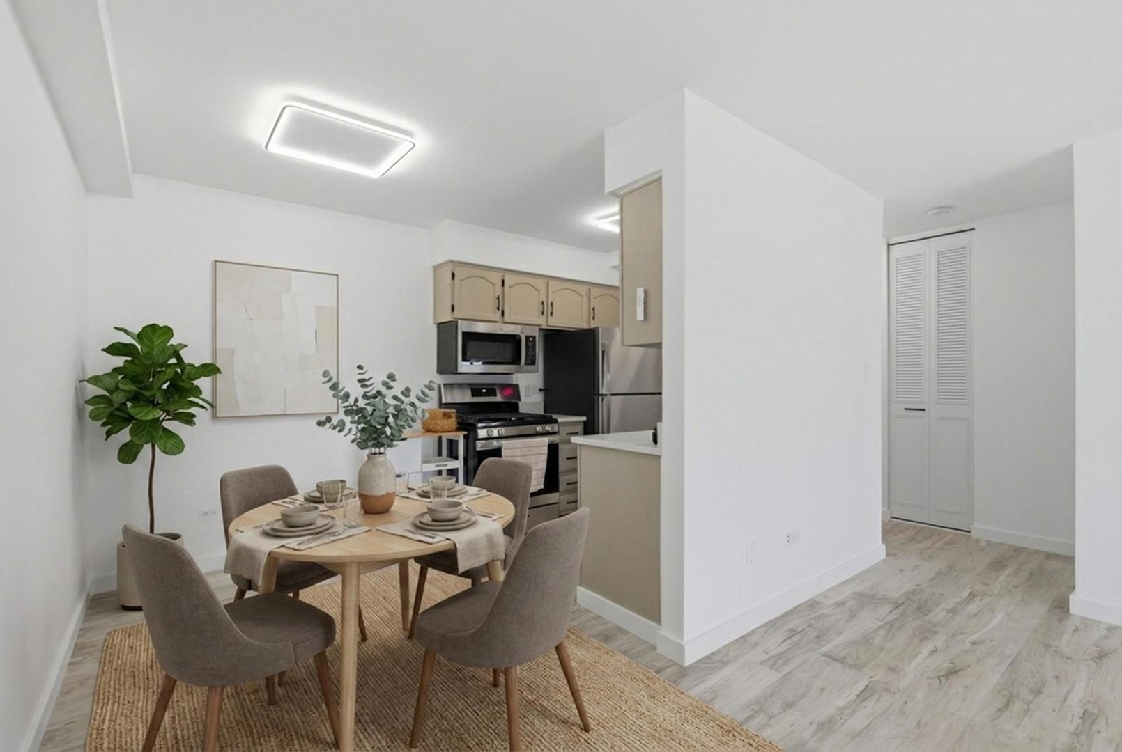 1500 Robin Circle #112, Hoffman Estates, IL 60169