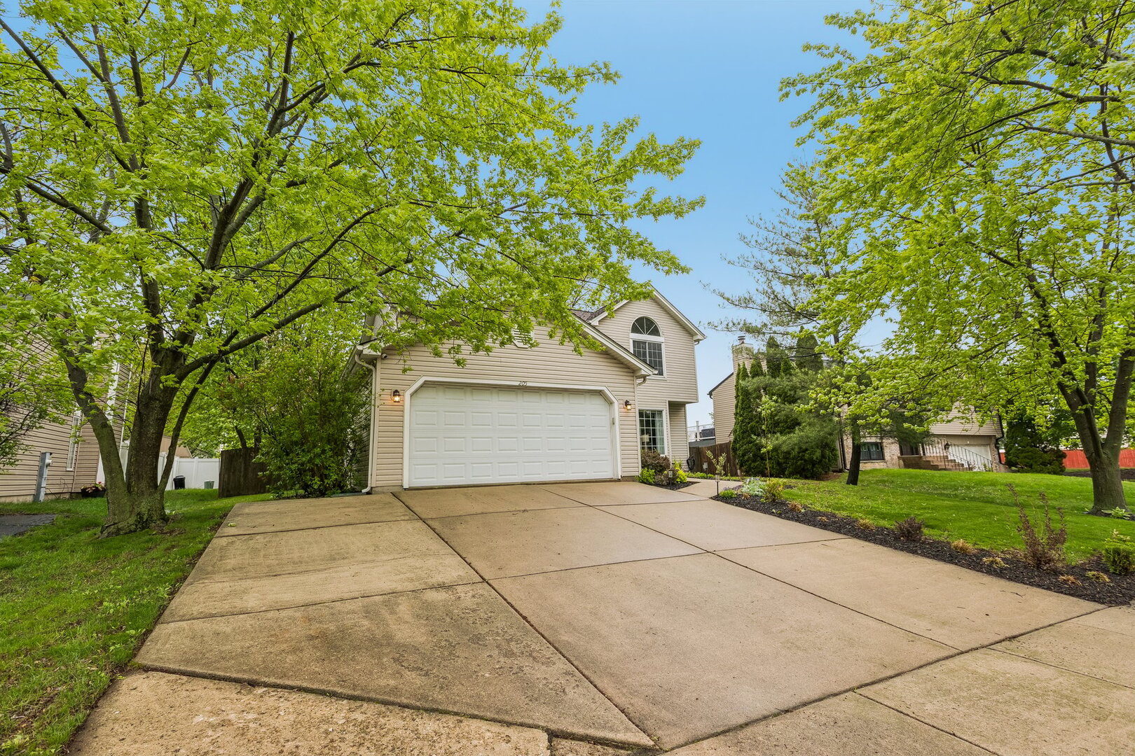 205 Green Mountain Drive, Bolingbrook, IL 60440