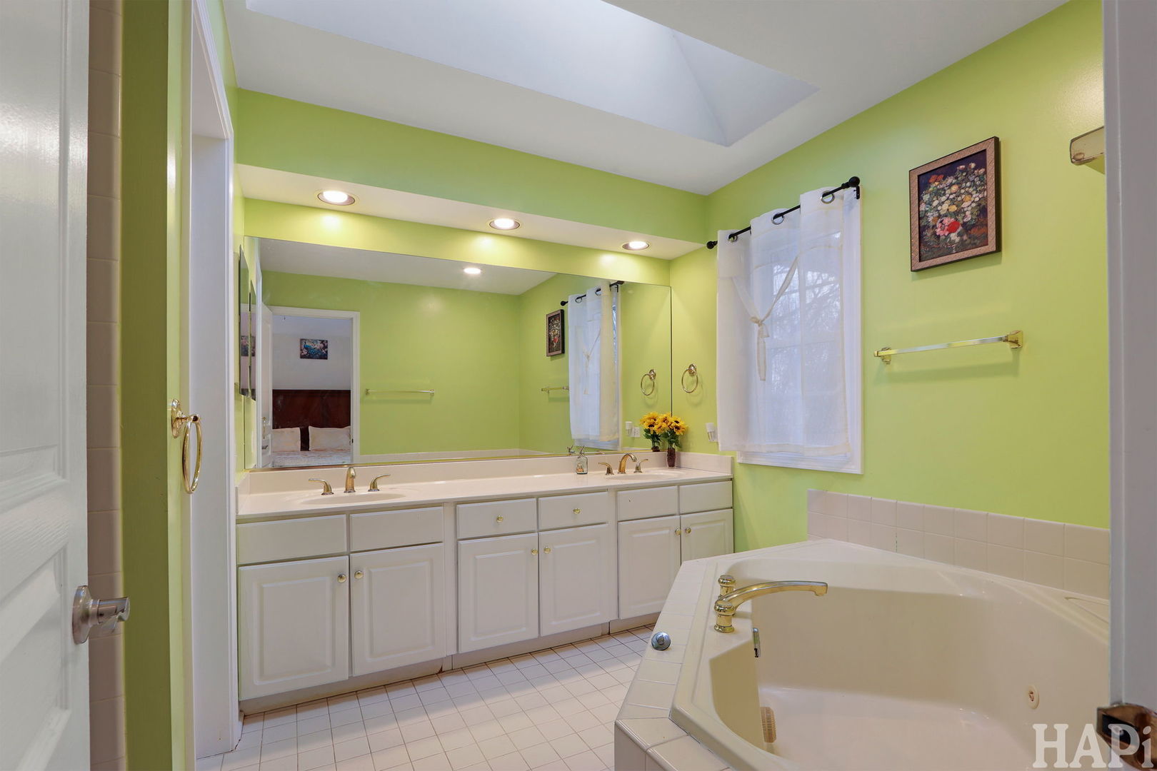 1121 Williamsburg Circle, Grayslake, IL 60030