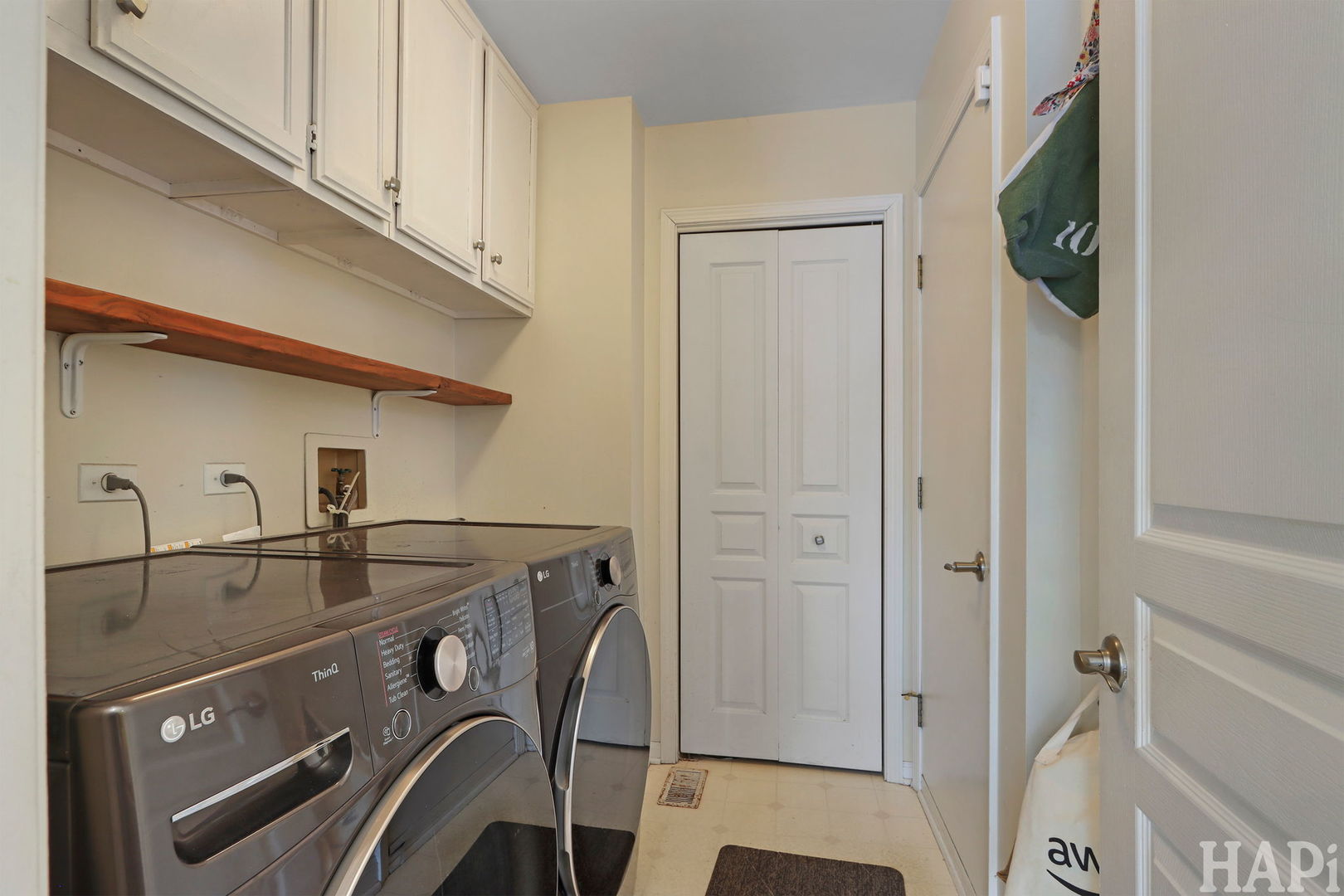 1121 Williamsburg Circle, Grayslake, IL 60030