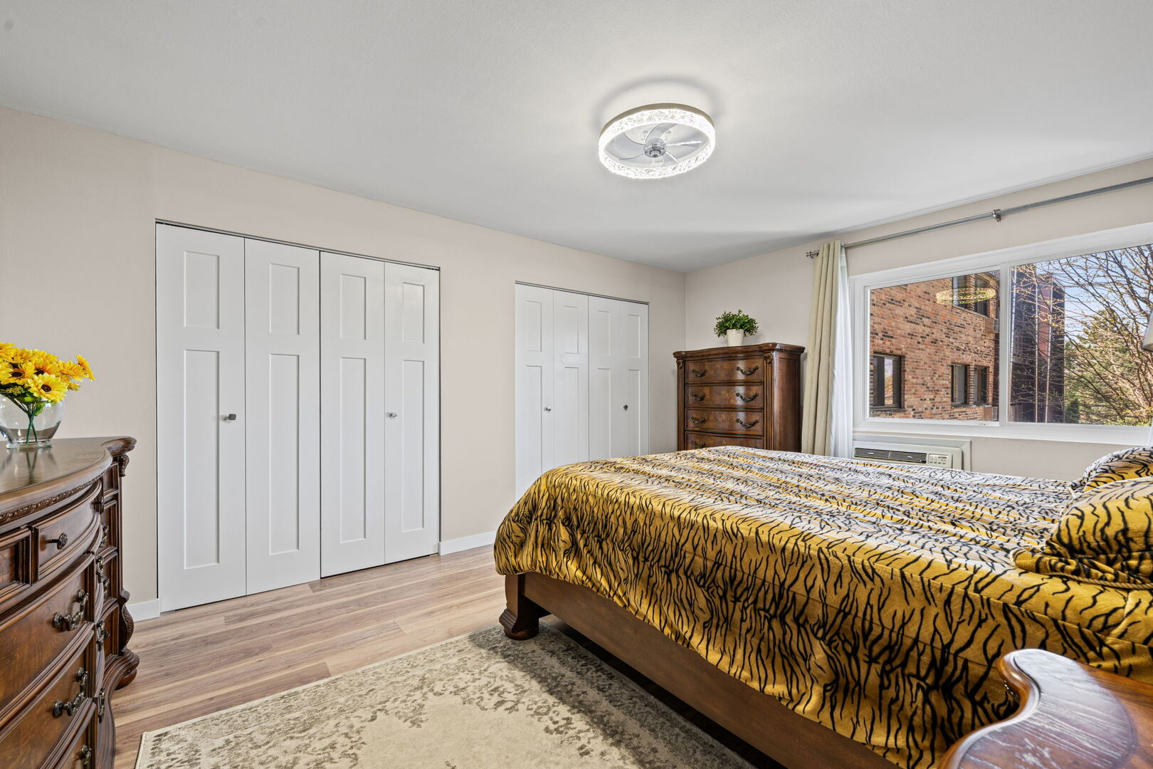 1205 E Hintz Road #209, Arlington Heights, IL 60004