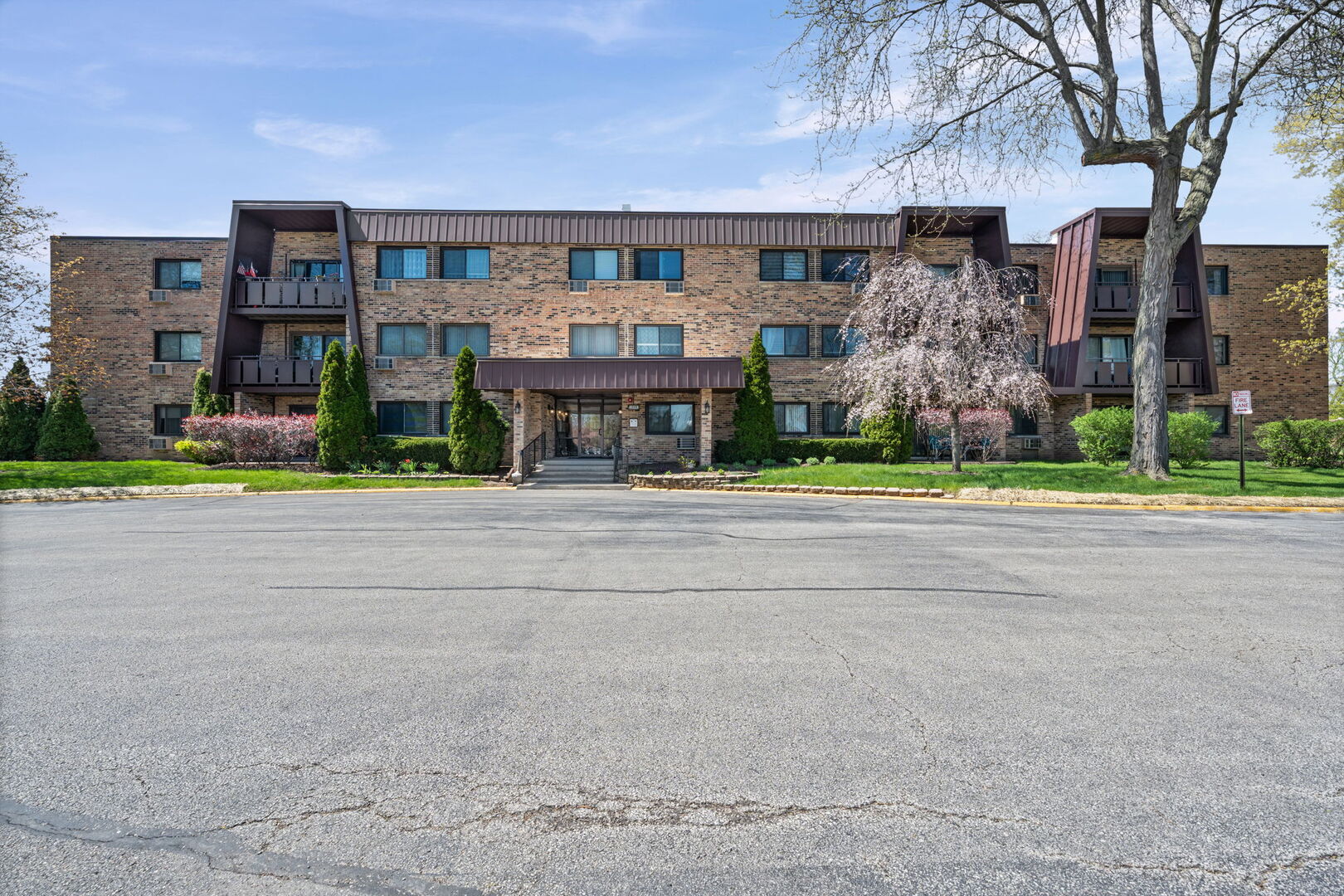 1205 E Hintz Road #209, Arlington Heights, IL 60004