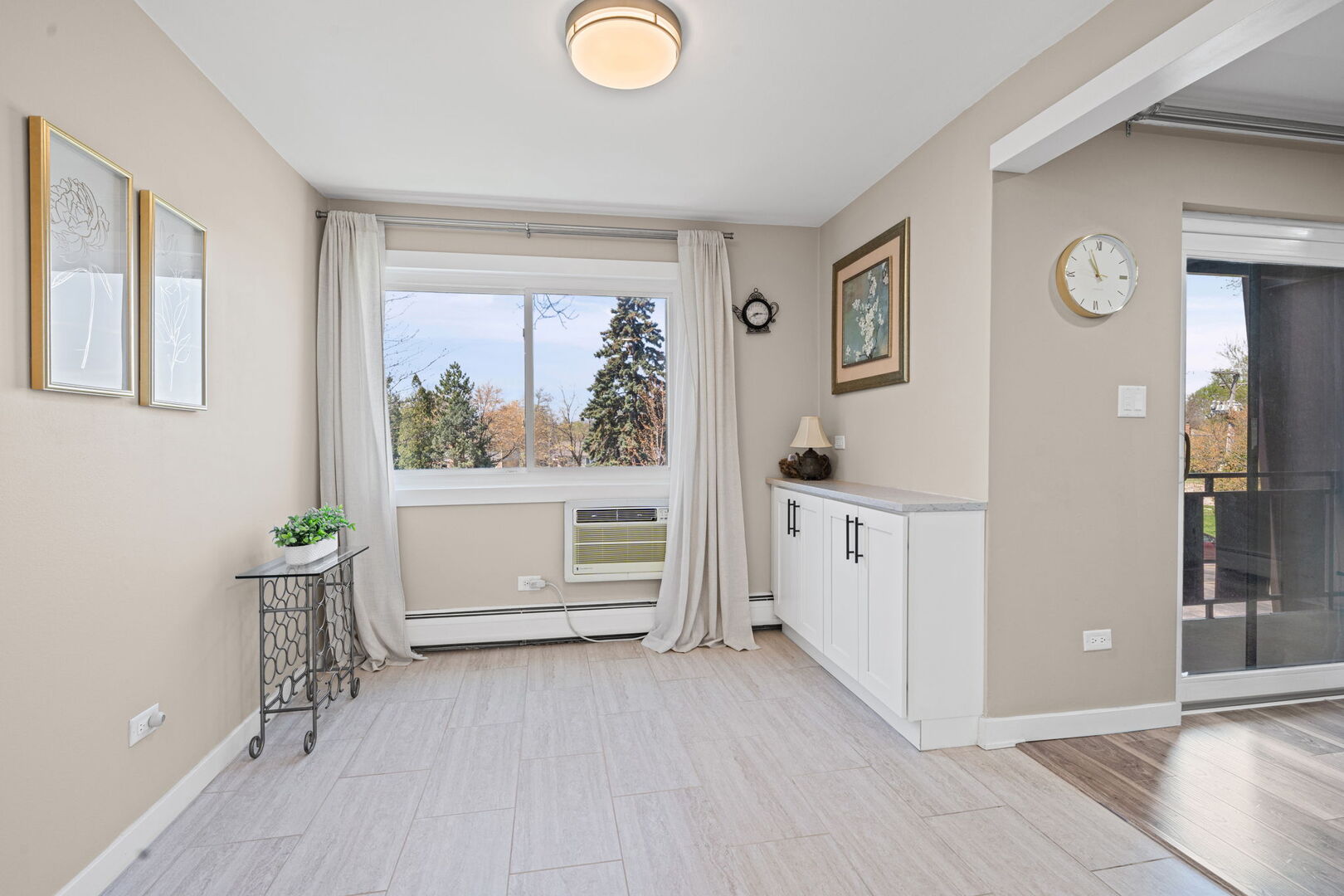 1205 E Hintz Road #209, Arlington Heights, IL 60004