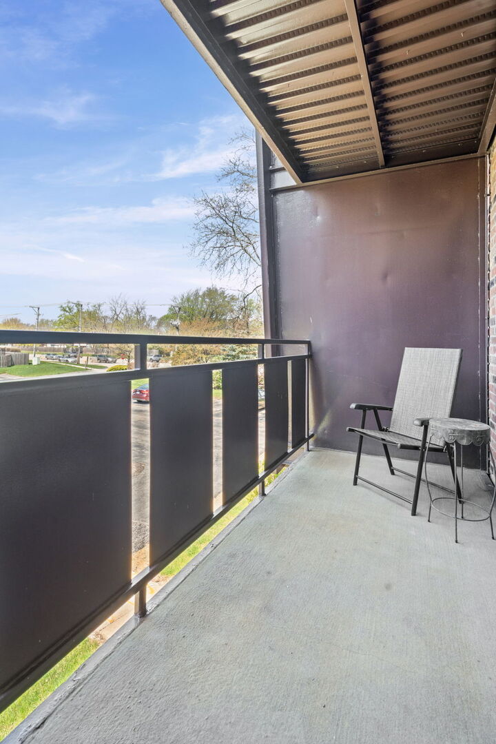 1205 E Hintz Road #209, Arlington Heights, IL 60004