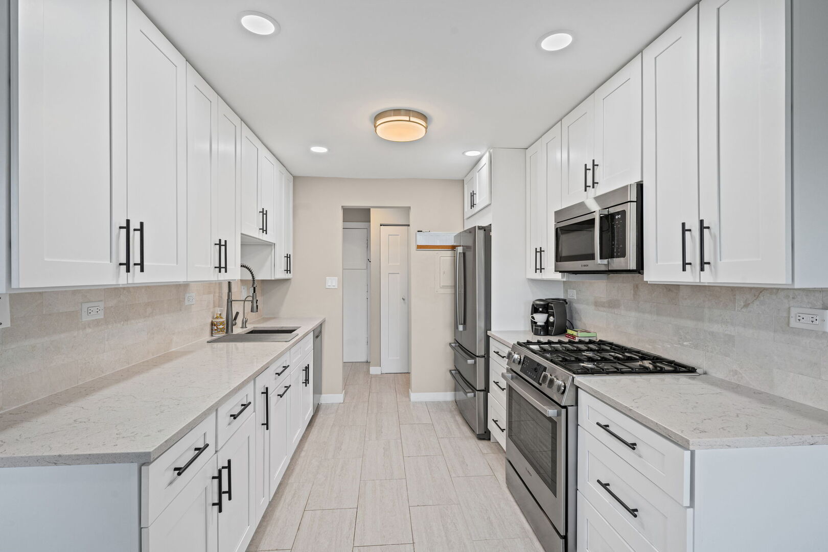 1205 E Hintz Road #209, Arlington Heights, IL 60004