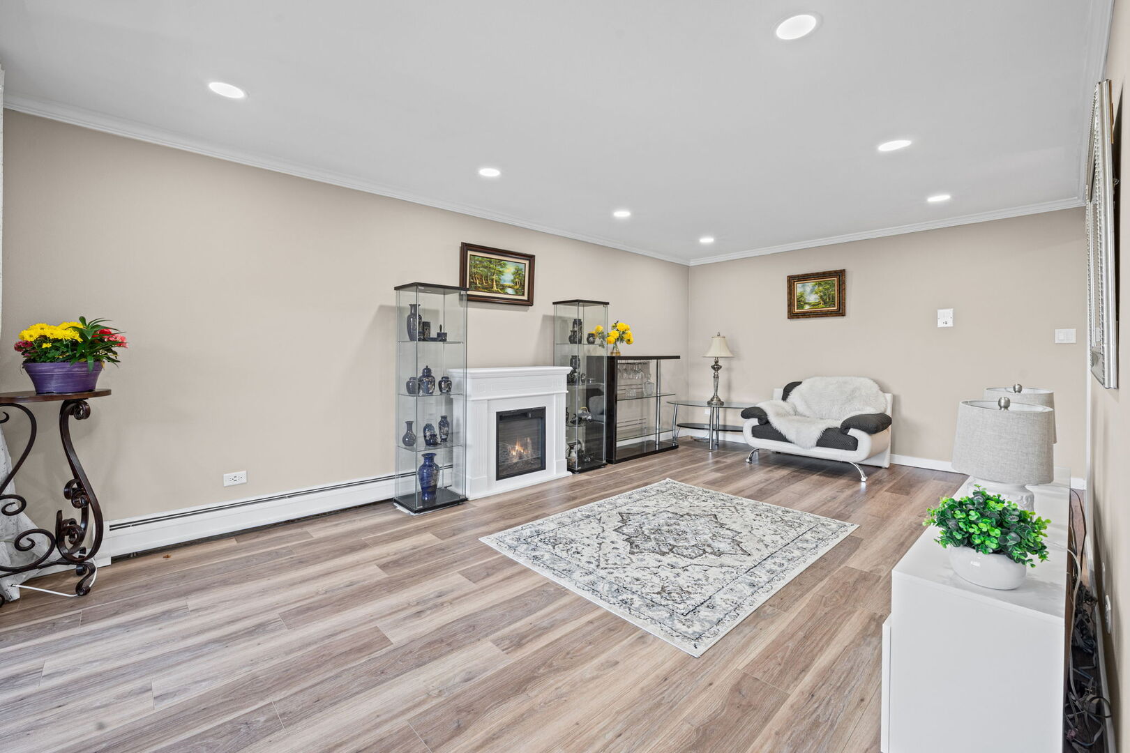 1205 E Hintz Road #209, Arlington Heights, IL 60004