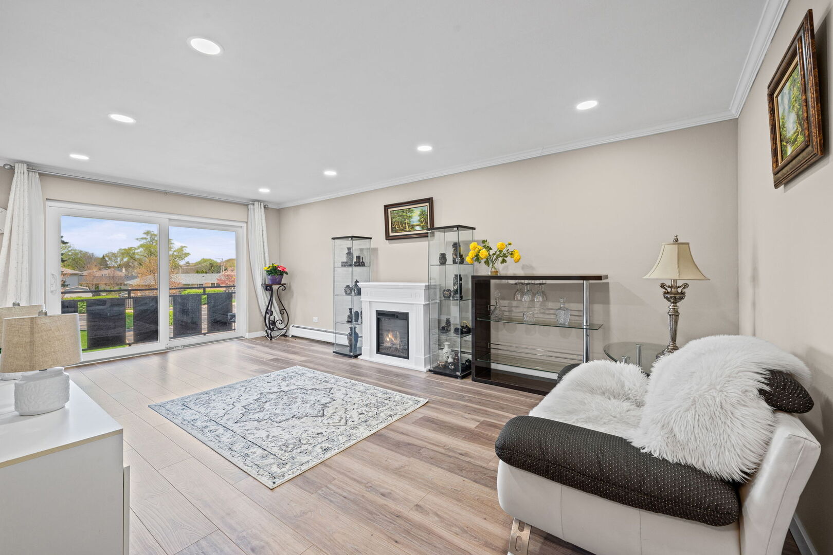 1205 E Hintz Road #209, Arlington Heights, IL 60004