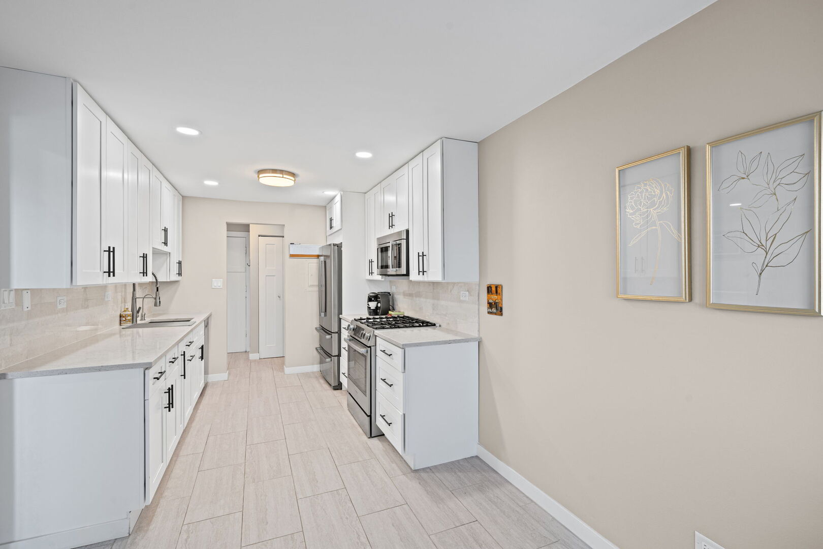 1205 E Hintz Road #209, Arlington Heights, IL 60004