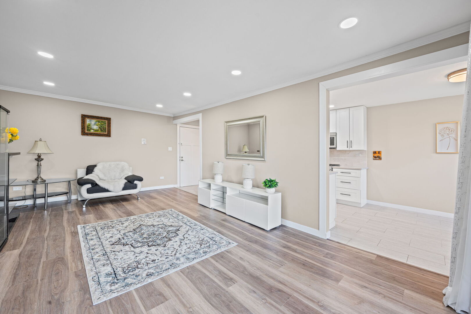 1205 E Hintz Road #209, Arlington Heights, IL 60004