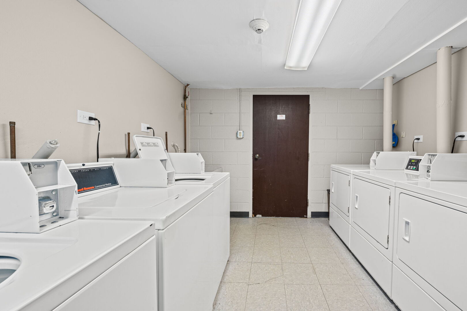 1205 E Hintz Road #209, Arlington Heights, IL 60004