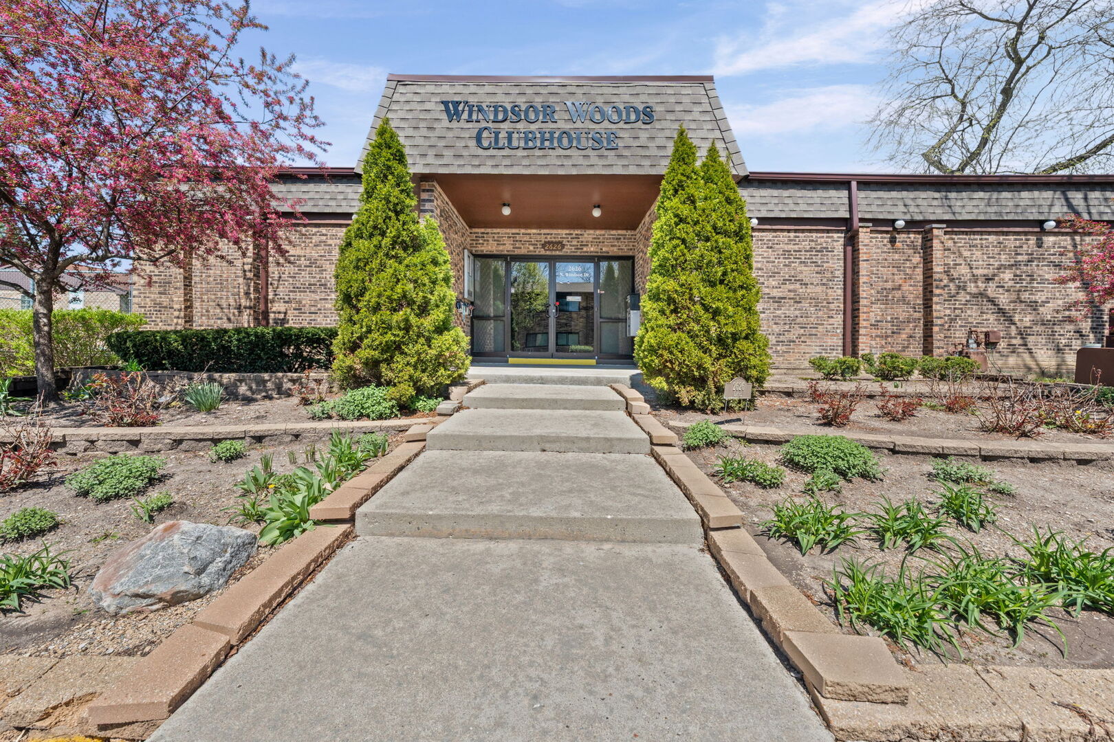 1205 E Hintz Road #209, Arlington Heights, IL 60004