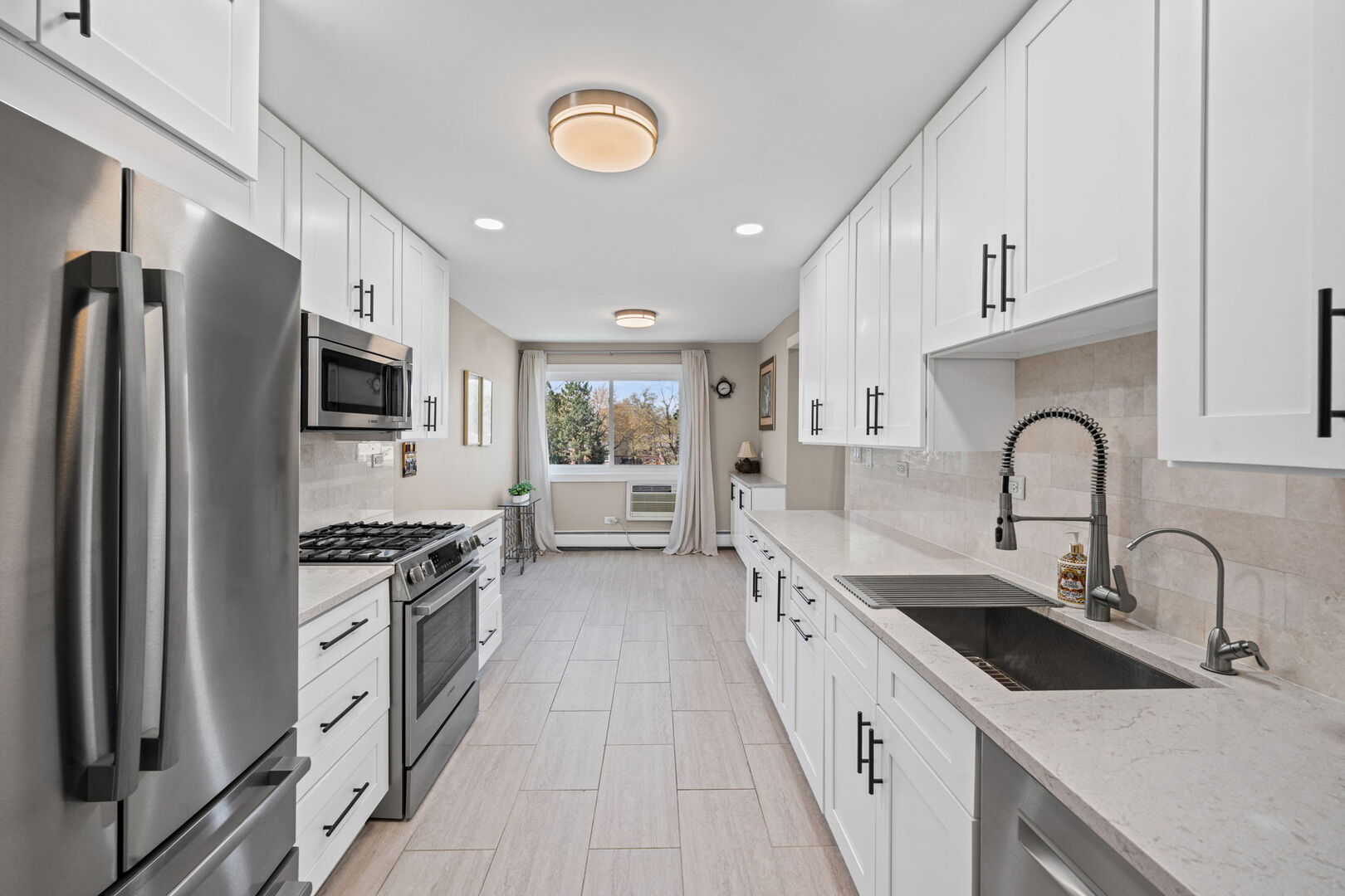 1205 E Hintz Road #209, Arlington Heights, IL 60004