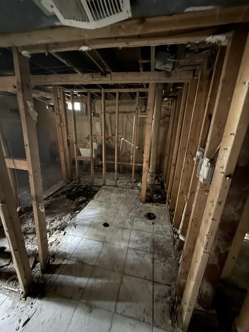 9761 S Ingleside Avenue, Chicago, IL 60628