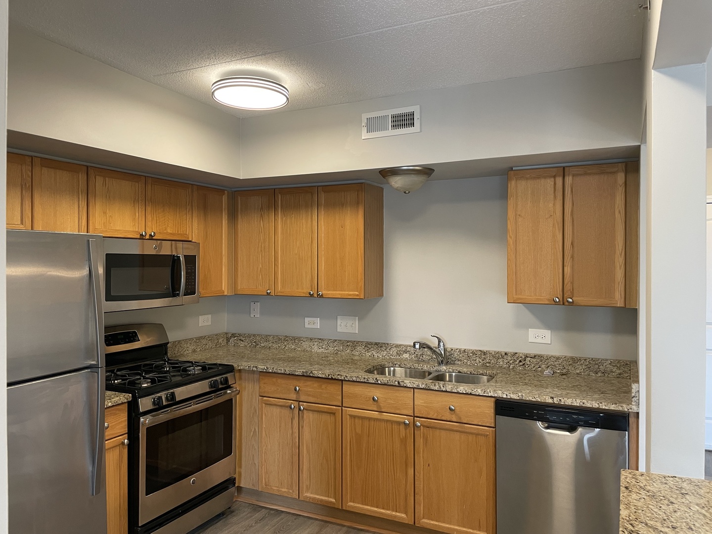 655 Perrie Drive #305, Elk Grove Village, IL 60007