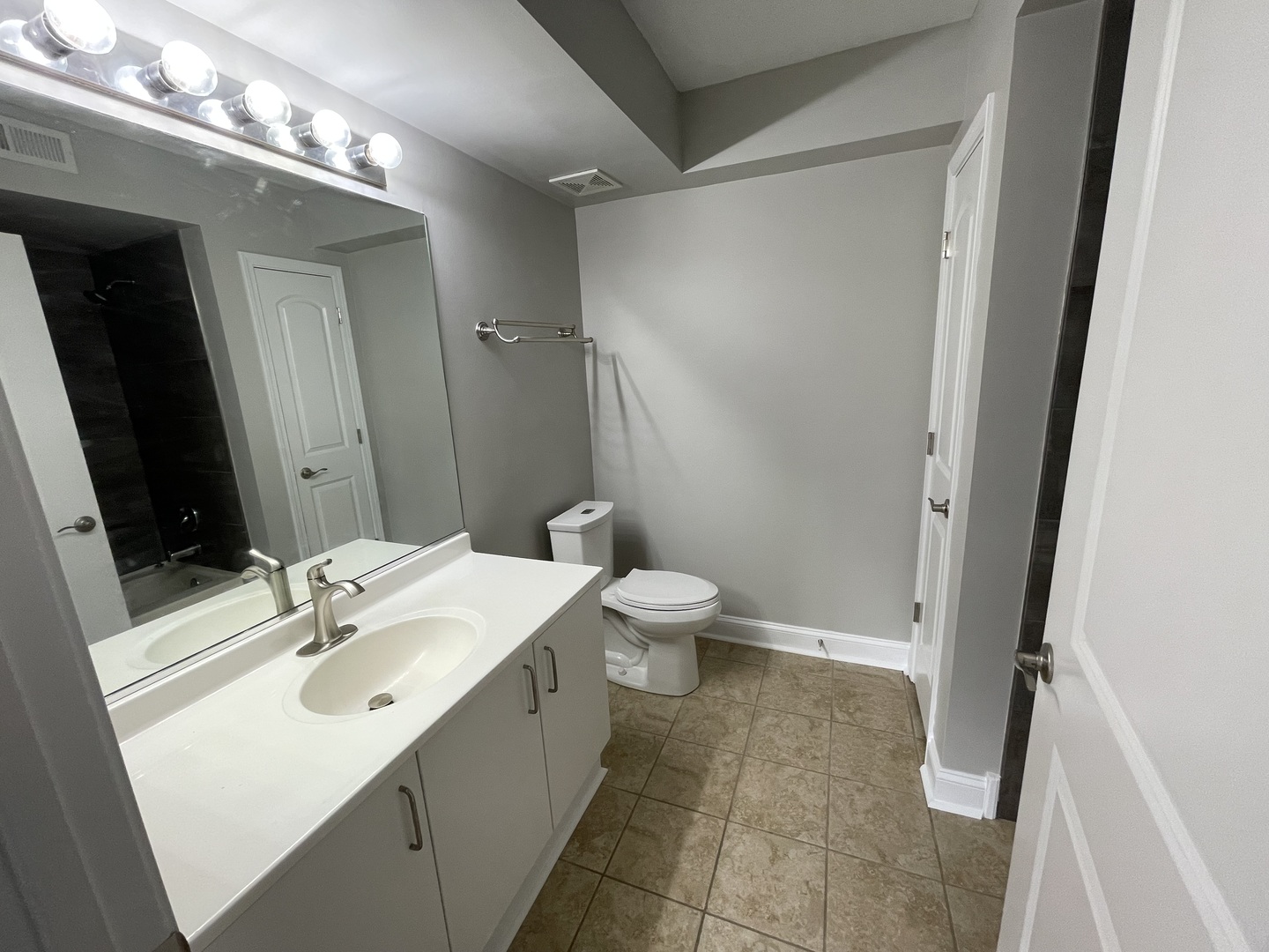 655 Perrie Drive #305, Elk Grove Village, IL 60007