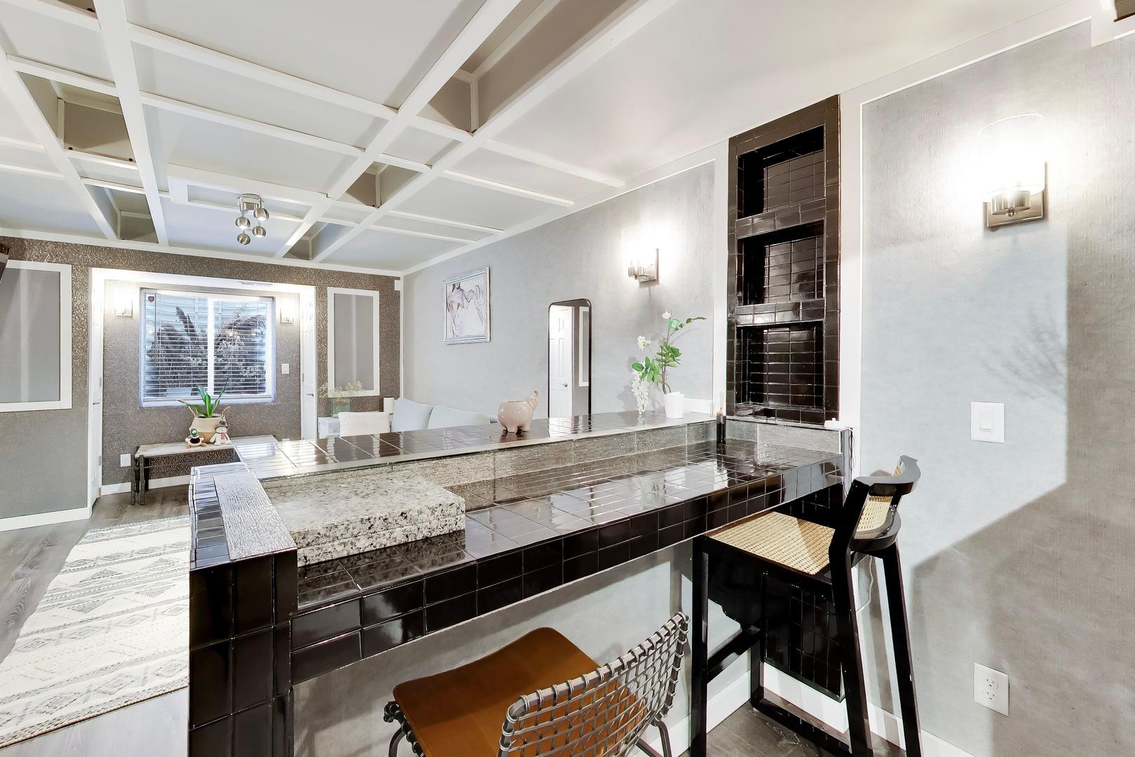 North Aurora, IL 60542