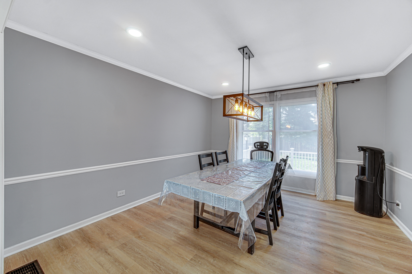 1623 W Bray Court, Arlington Heights, IL 60005