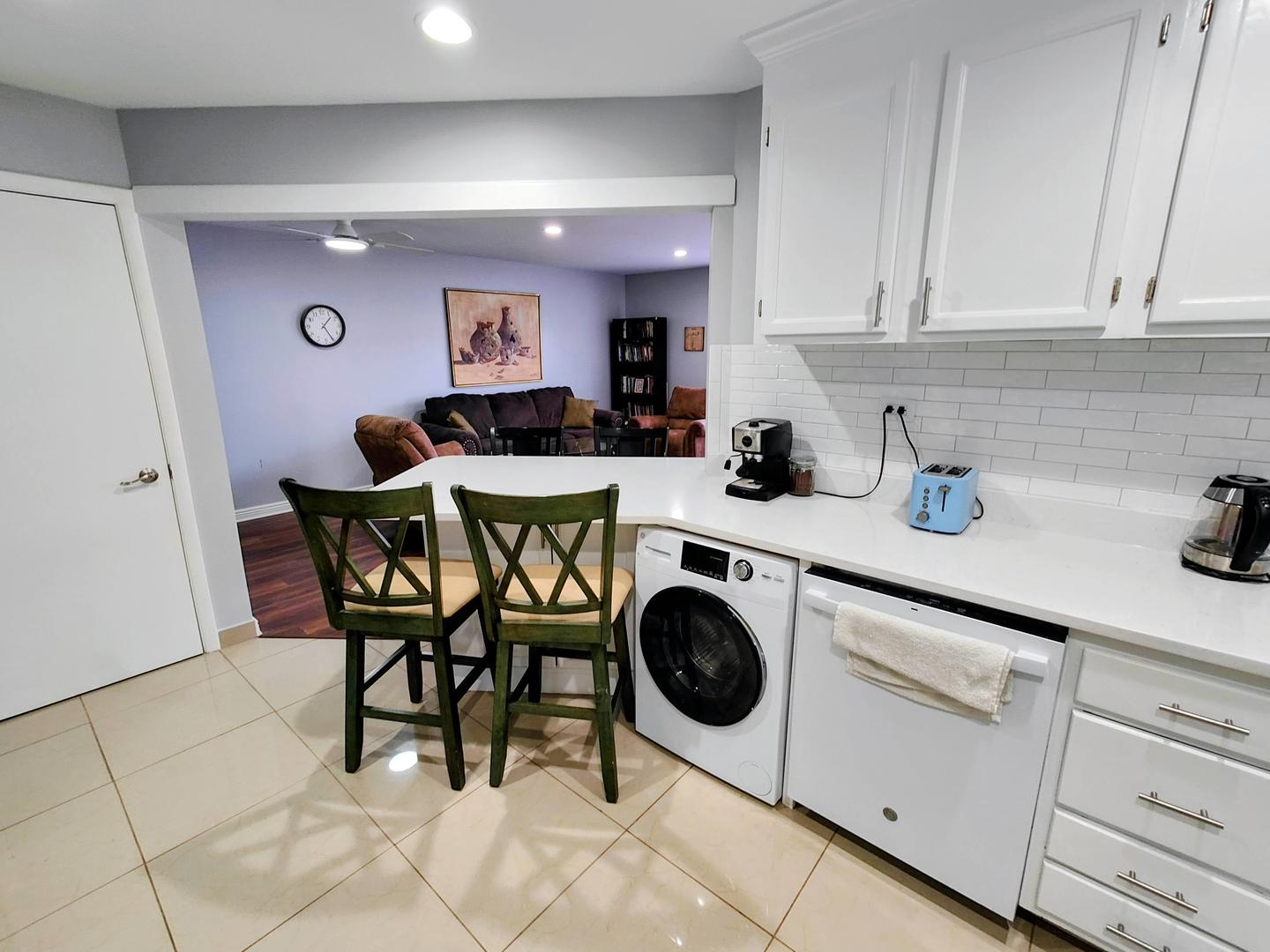 1113 Holiday Lane #9, Des Plaines, IL 60016