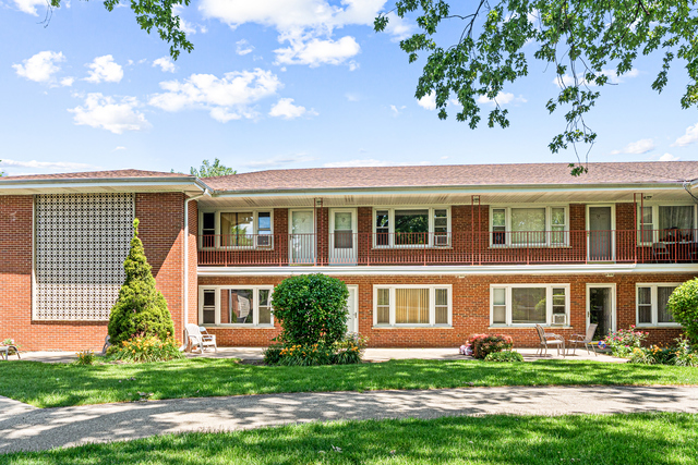 1113 Holiday Lane #9, Des Plaines, IL 60016