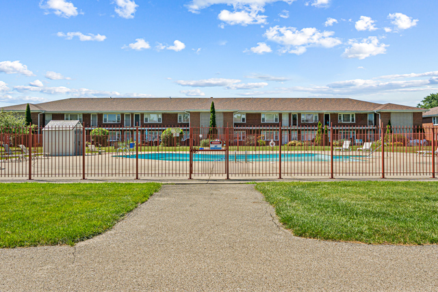 1113 Holiday Lane #9, Des Plaines, IL 60016