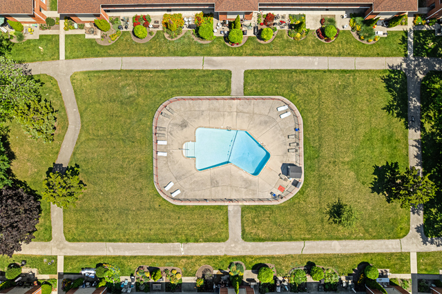 1113 Holiday Lane #9, Des Plaines, IL 60016