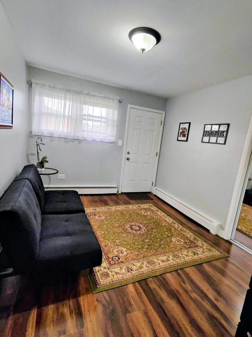 1113 Holiday Lane #9, Des Plaines, IL 60016