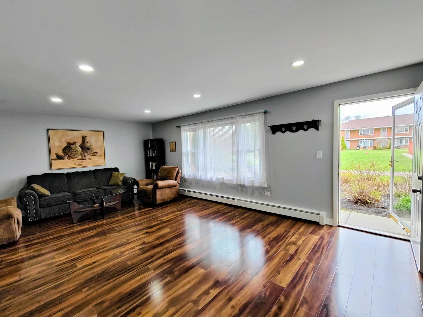 1113 Holiday Lane #9, Des Plaines, IL 60016