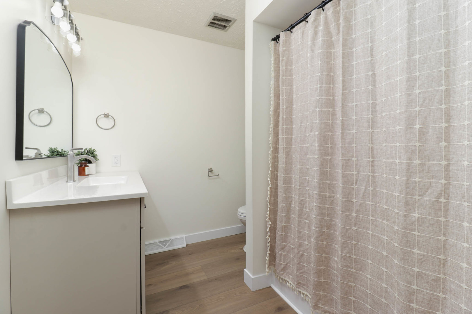 Bloomington, IL 61704