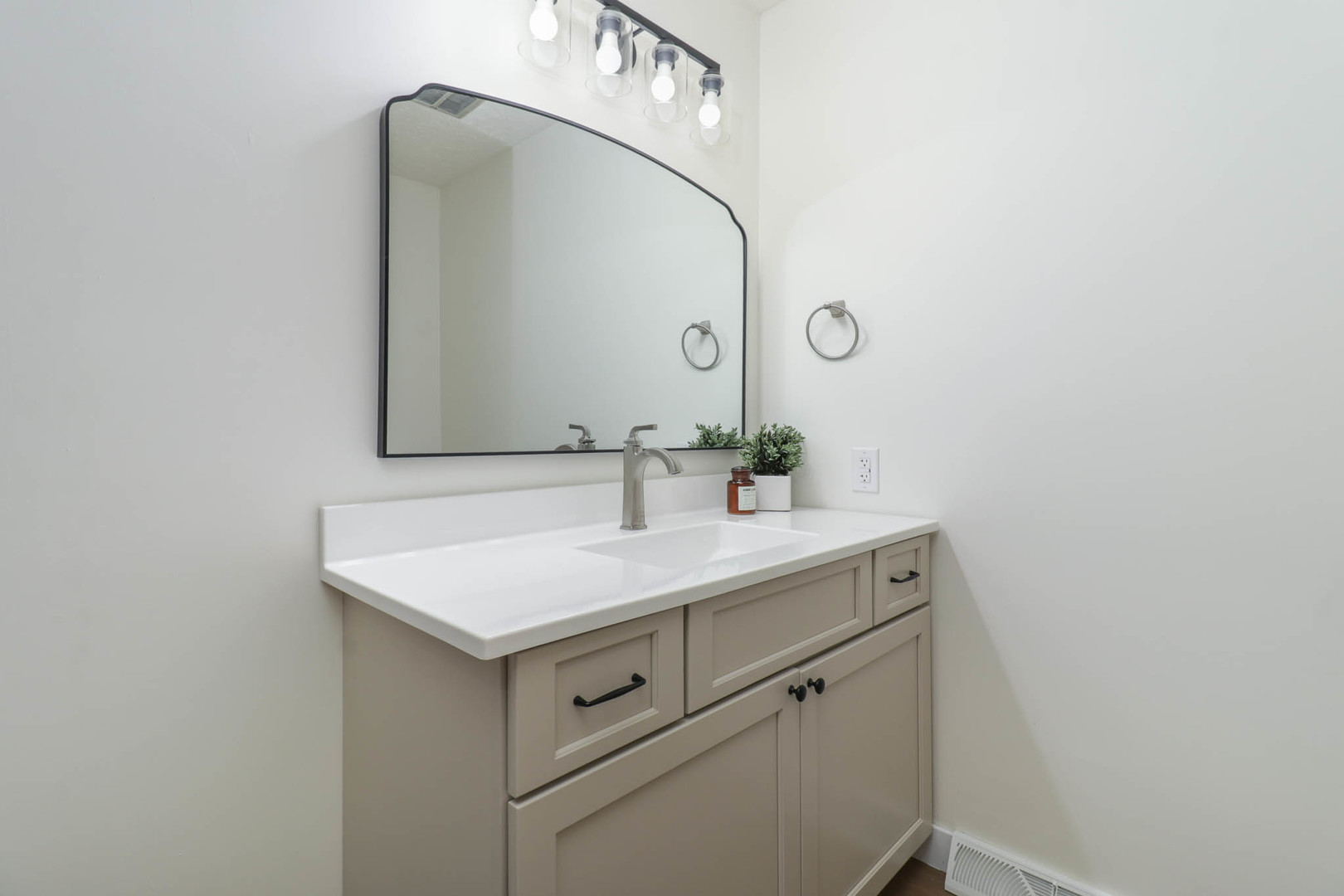 Bloomington, IL 61704