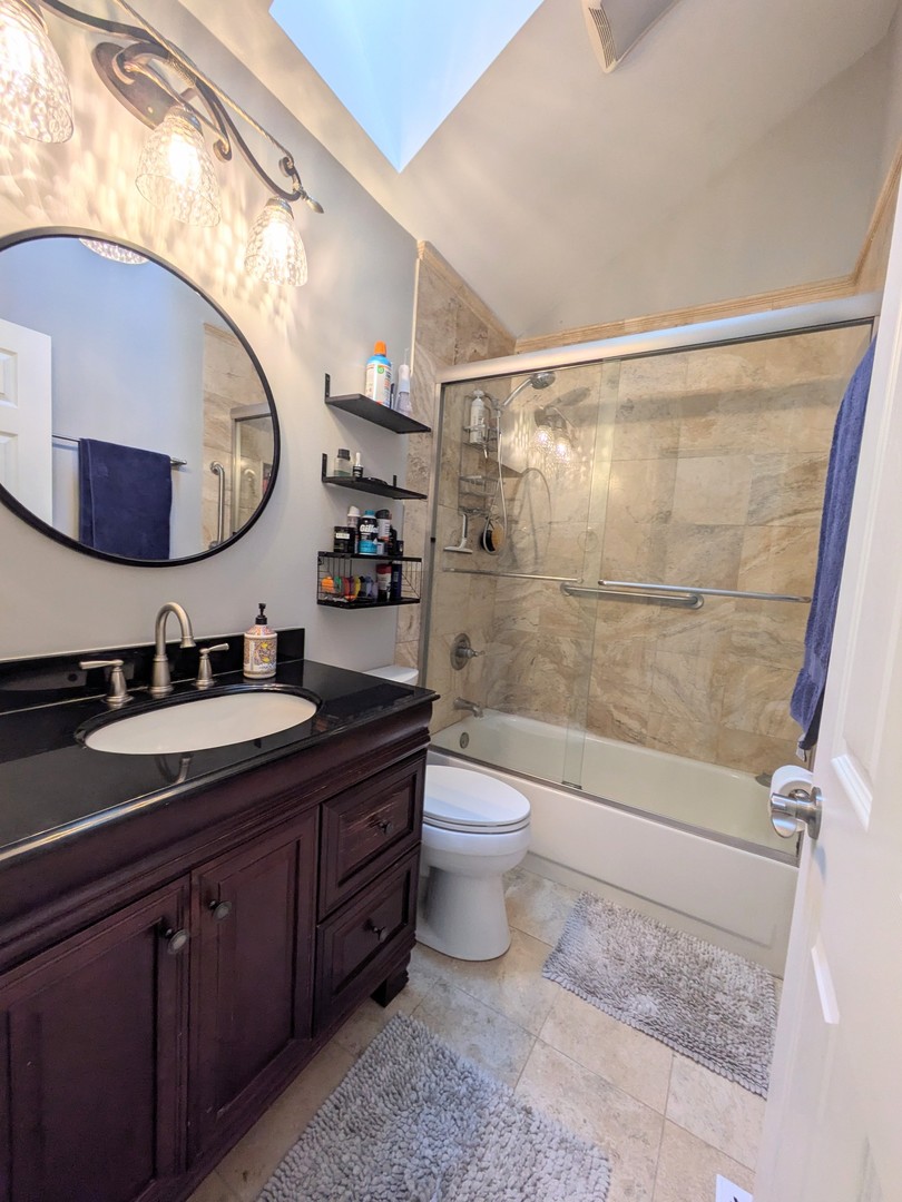 905 Thornwood Court, St. Charles, IL 60174