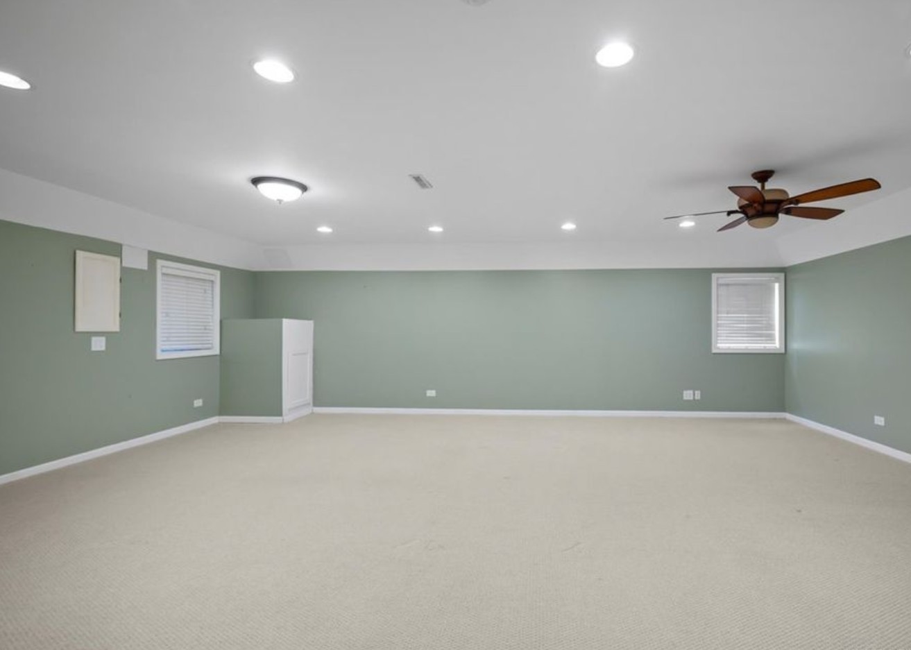 905 Thornwood Court, St. Charles, IL 60174