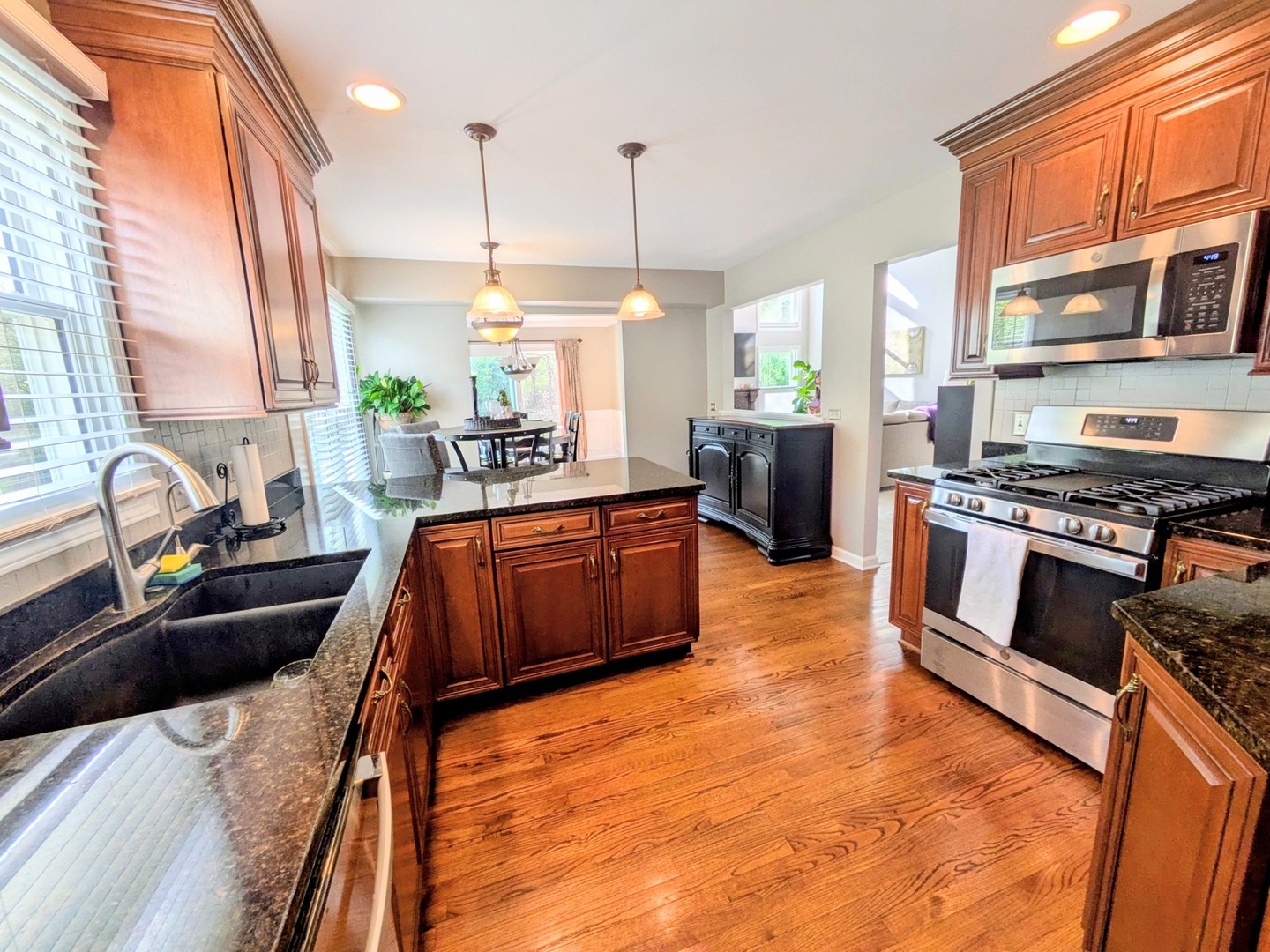 905 Thornwood Court, St. Charles, IL 60174