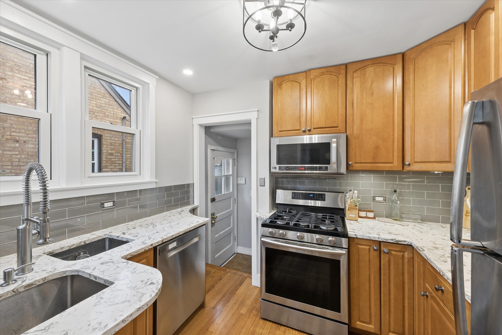 923 S Fairfield Avenue, Elmhurst, IL 60126