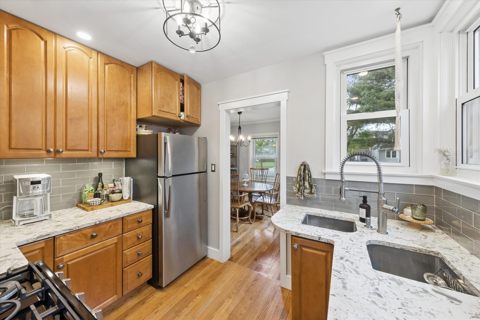 923 S Fairfield Avenue, Elmhurst, IL 60126