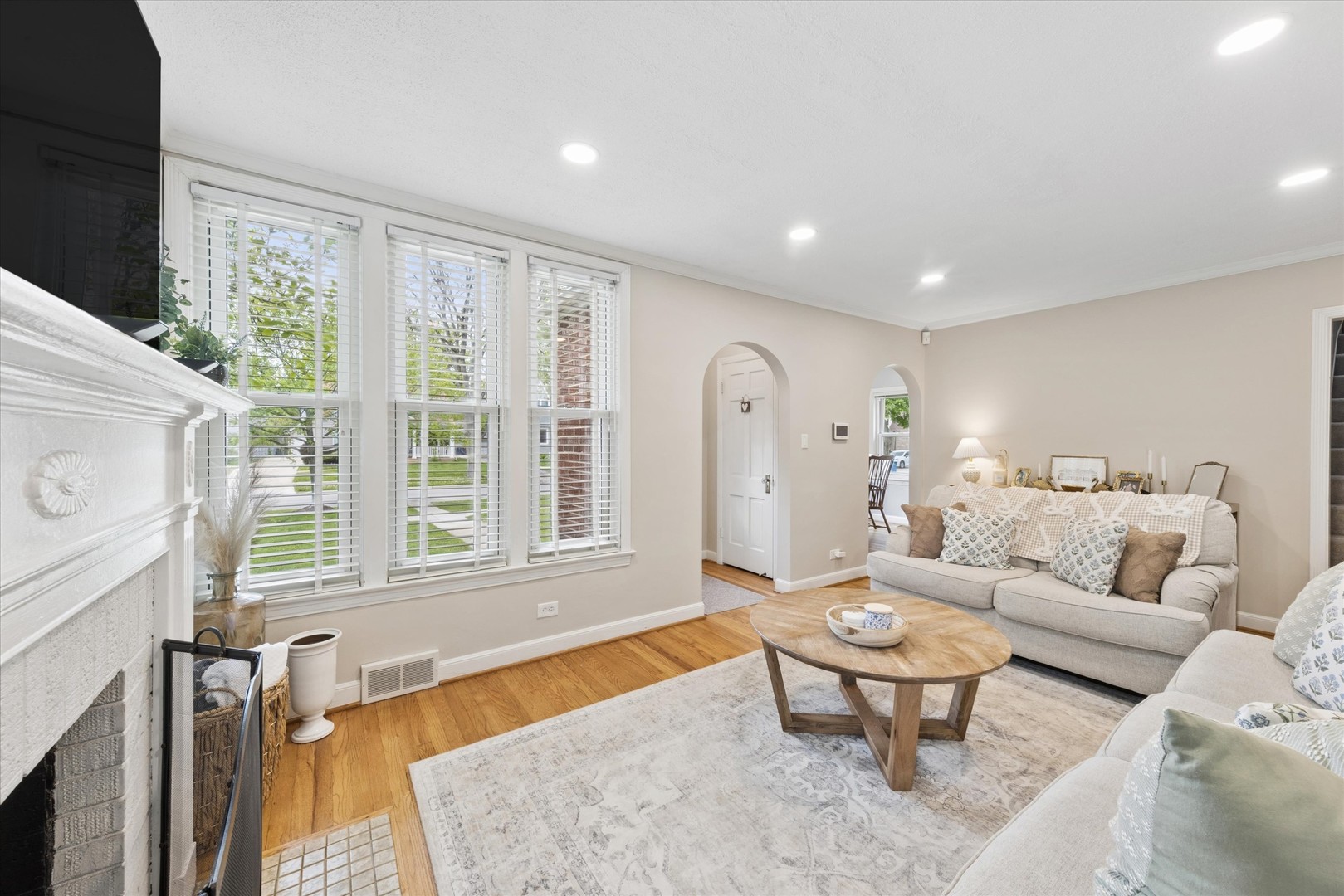 923 S Fairfield Avenue, Elmhurst, IL 60126