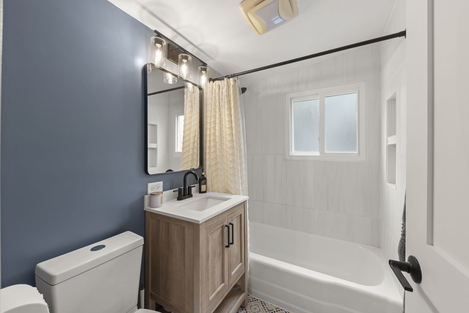 5244 Benton Avenue, Downers Grove, IL 60515