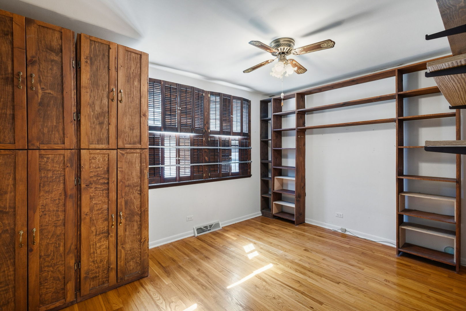 16440 Craig Drive, Oak Forest, IL 60452