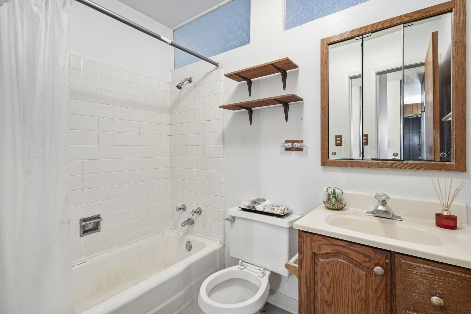 16440 Craig Drive, Oak Forest, IL 60452