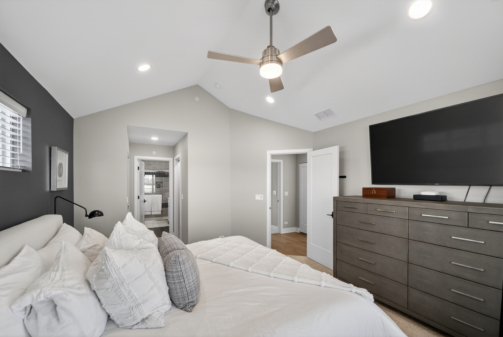 Warrenville, IL 60563