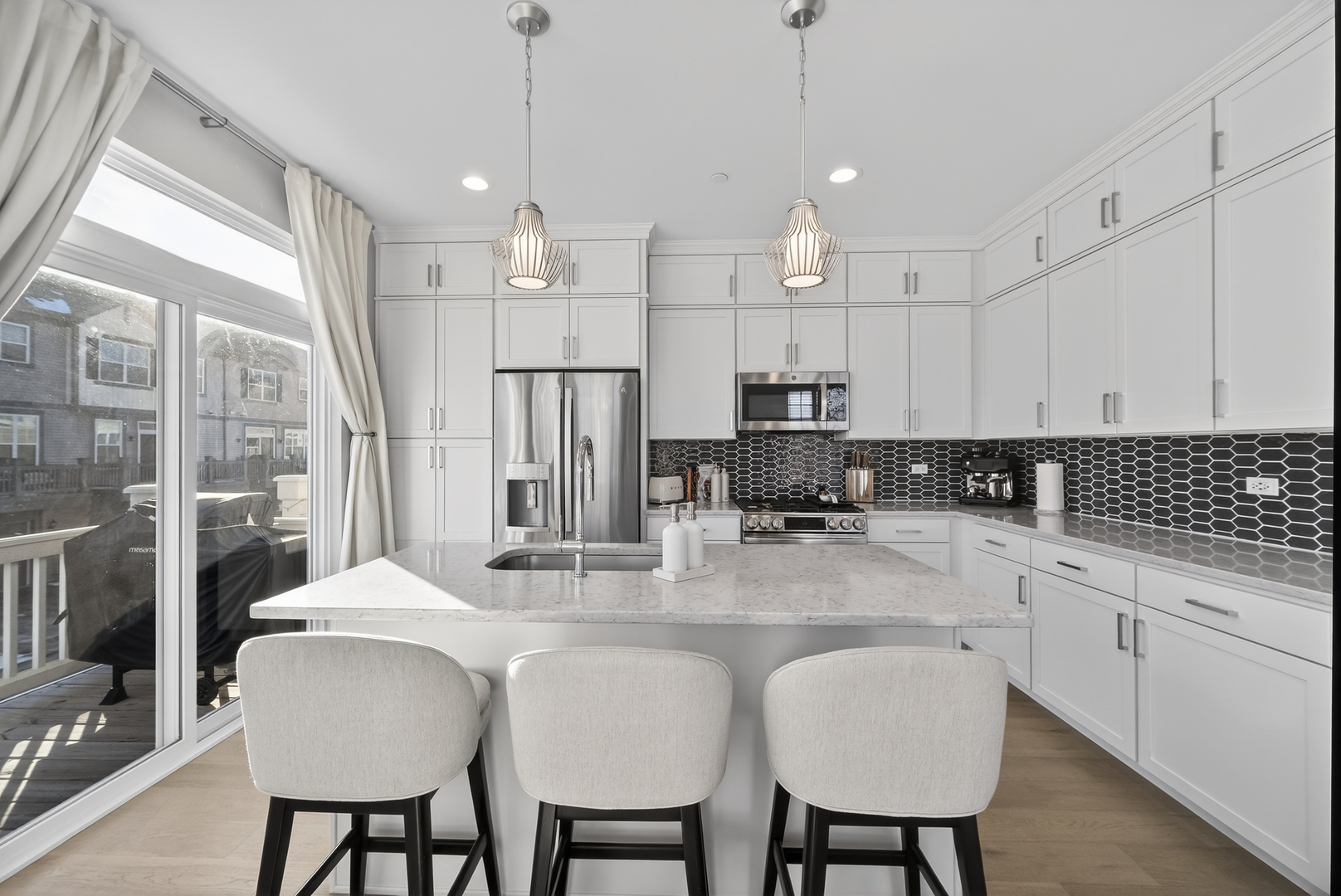 Warrenville, IL 60563