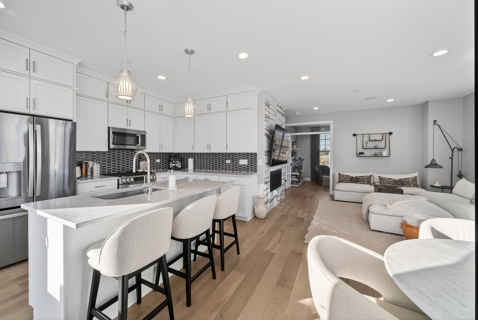 Warrenville, IL 60563