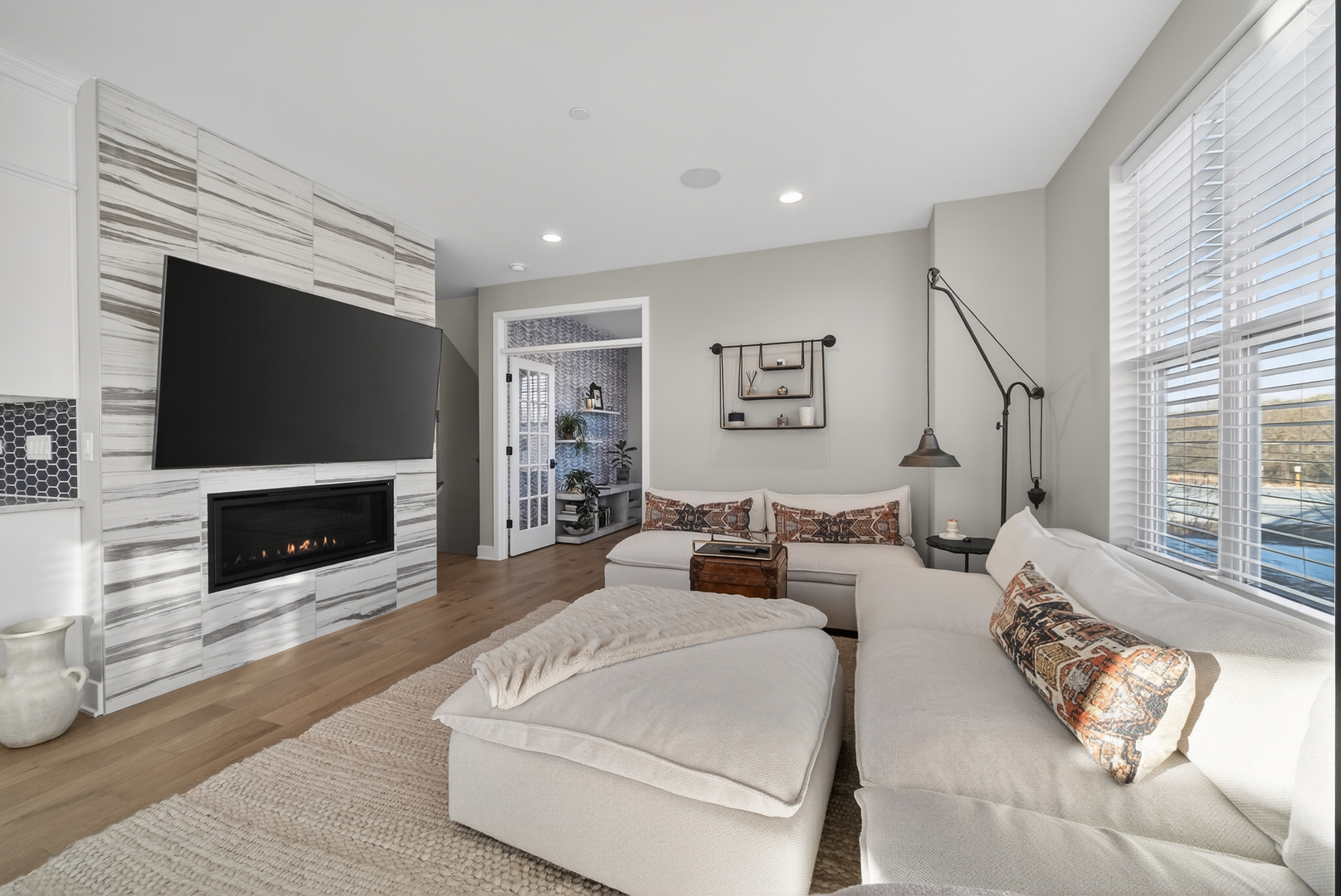 Warrenville, IL 60563