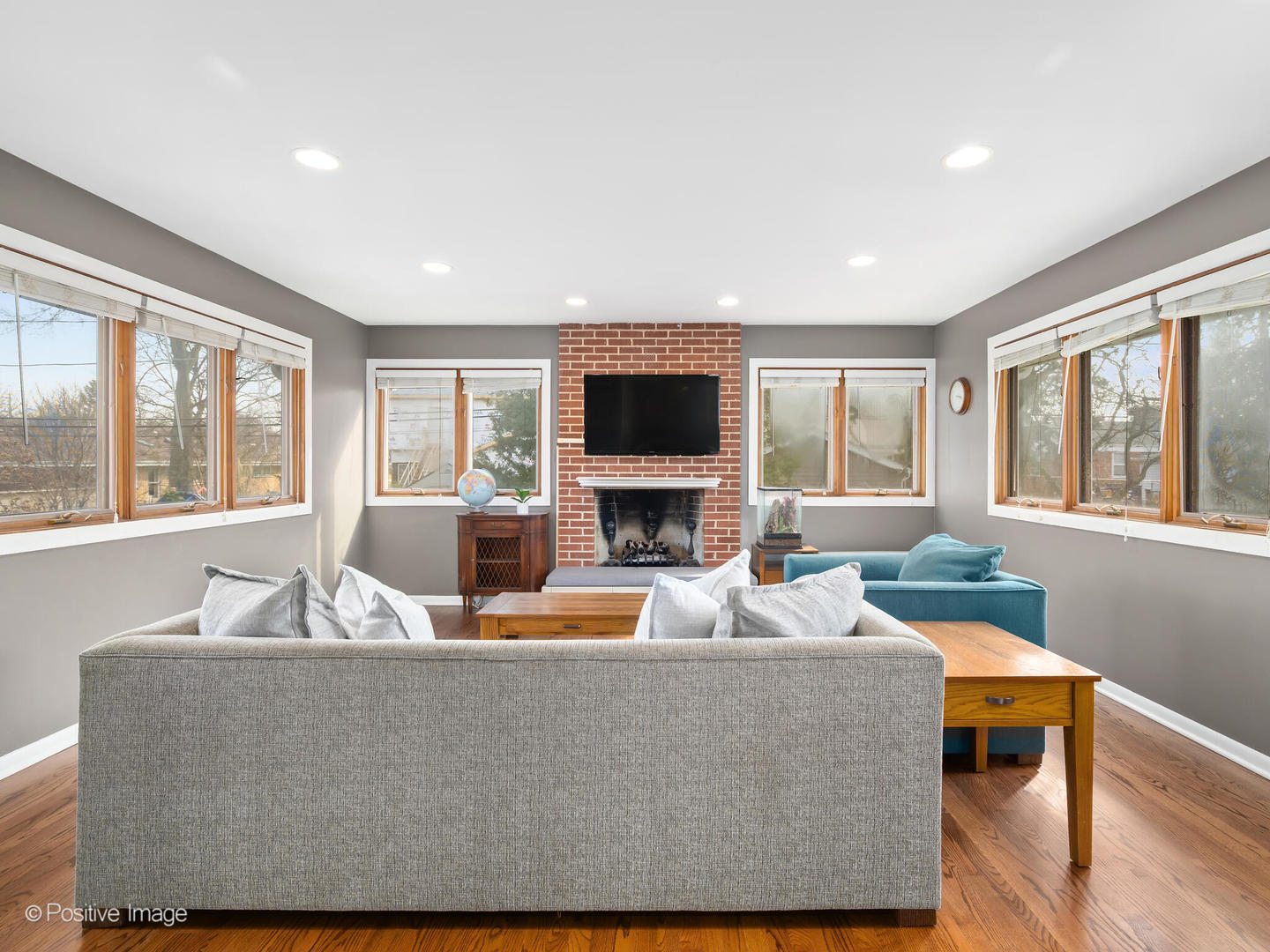 392 E Saint Charles Road, Elmhurst, IL 60126