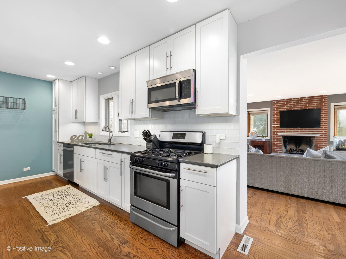 392 E Saint Charles Road, Elmhurst, IL 60126