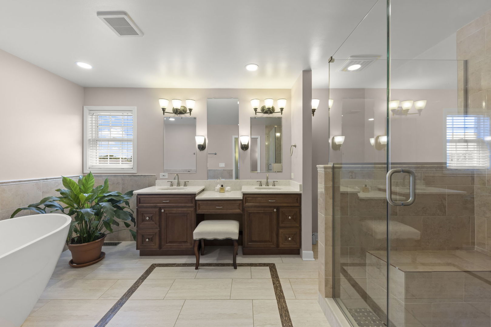 318 Erie Circle, Bloomingdale, IL 60108