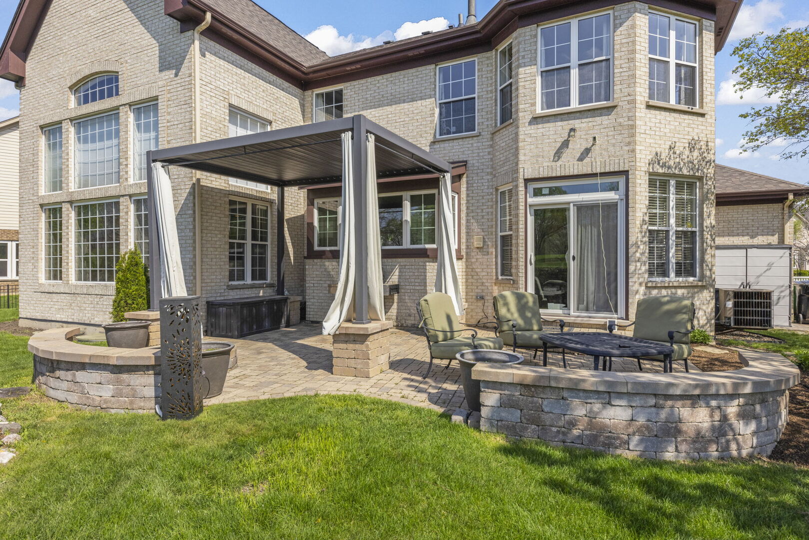 318 Erie Circle, Bloomingdale, IL 60108